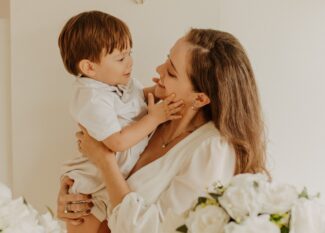 Parentalidade positiva: como educar com amor e 7 dicas práticas
