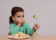Meu filho parou de comer: entenda a recusa alimentar infantil