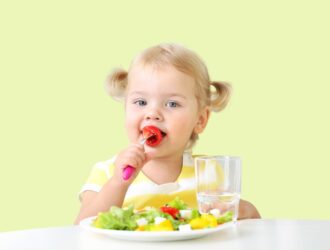 Alimentação infantil saudável: sua importância e influência ao longo da vida