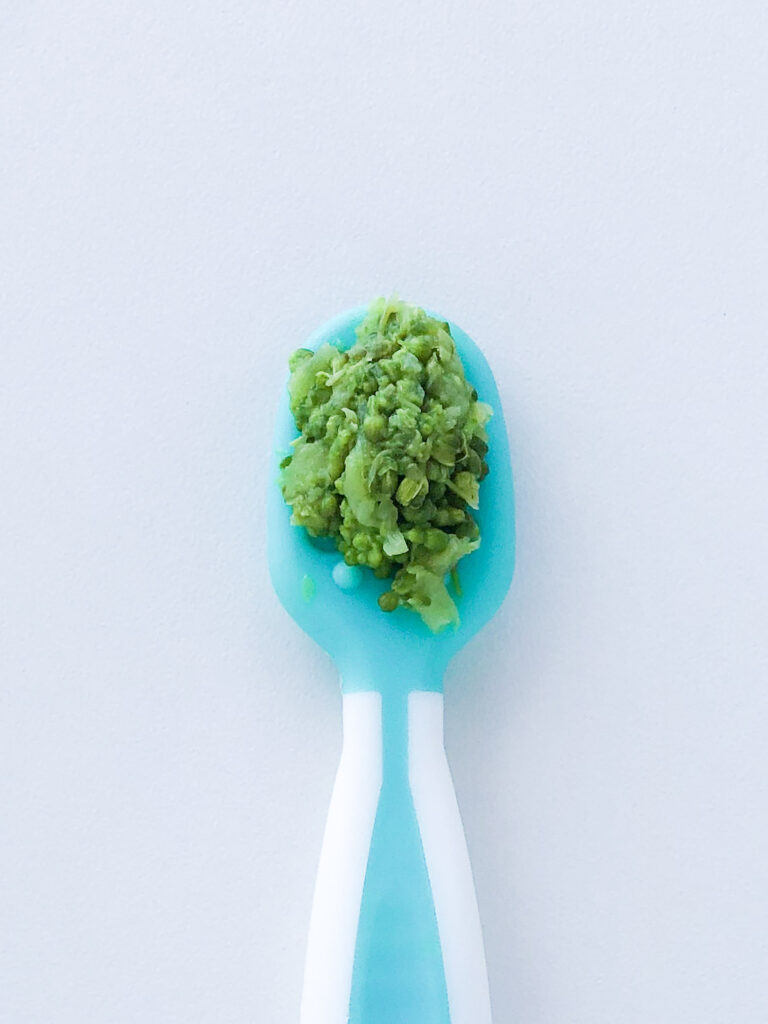 Bebê pode comer brócolis - Como oferecer na colher