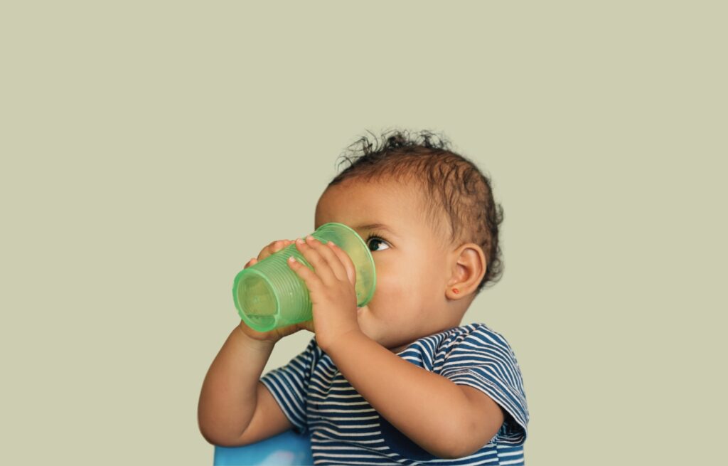 A importância da hidratação do bebê: 6 alimentos que hidratam