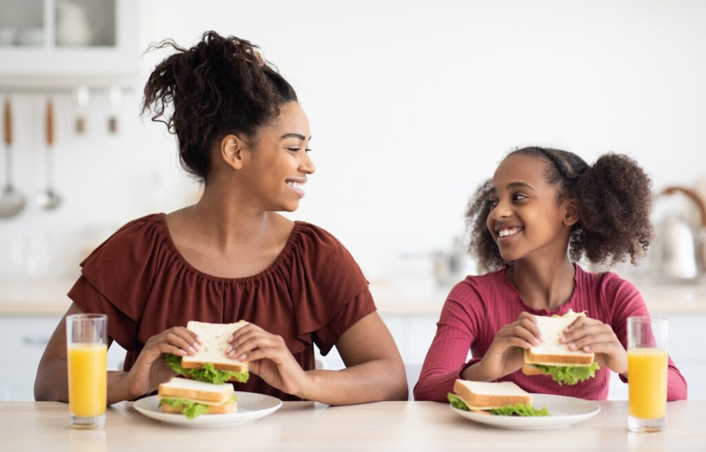 Como influenciar os hábitos alimentares das crianças: frases negativas x positivas