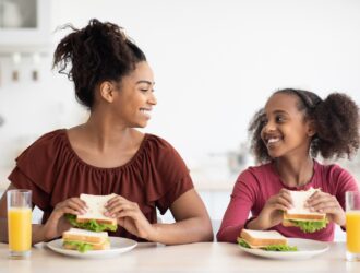 Como influenciar os hábitos alimentares das crianças: frases negativas x positivas