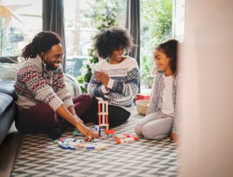 Consumismo infantil: o que um presente não diz sobre ser mãe