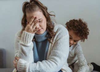 Mãe, descansa: você não precisa ser forte o tempo todo