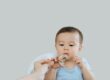 Quanto o bebê precisa comer? Entenda os sinais de fome e saciedade