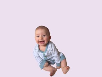 Sentar sem apoio: entenda quando o bebê está pronto para começar a comer
