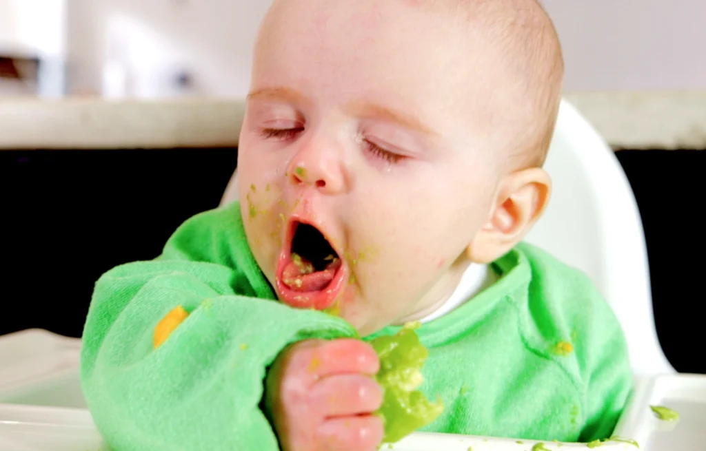Manobra de Heimlich bebê comendo