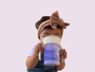 Bebê não toma água: o que fazer em 2 dicas