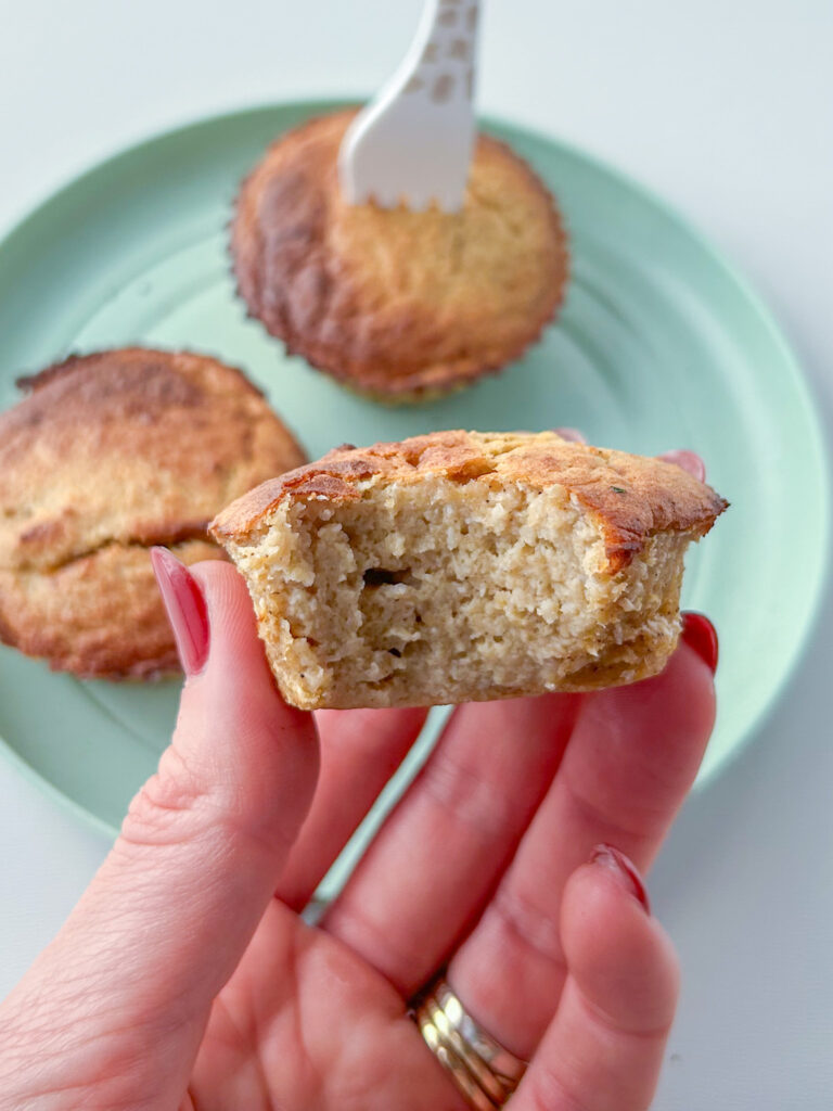 Café da manhã do bebê - Bolo de maçã com coco