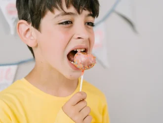 Criança não come saudável? Veja como isso afeta humor