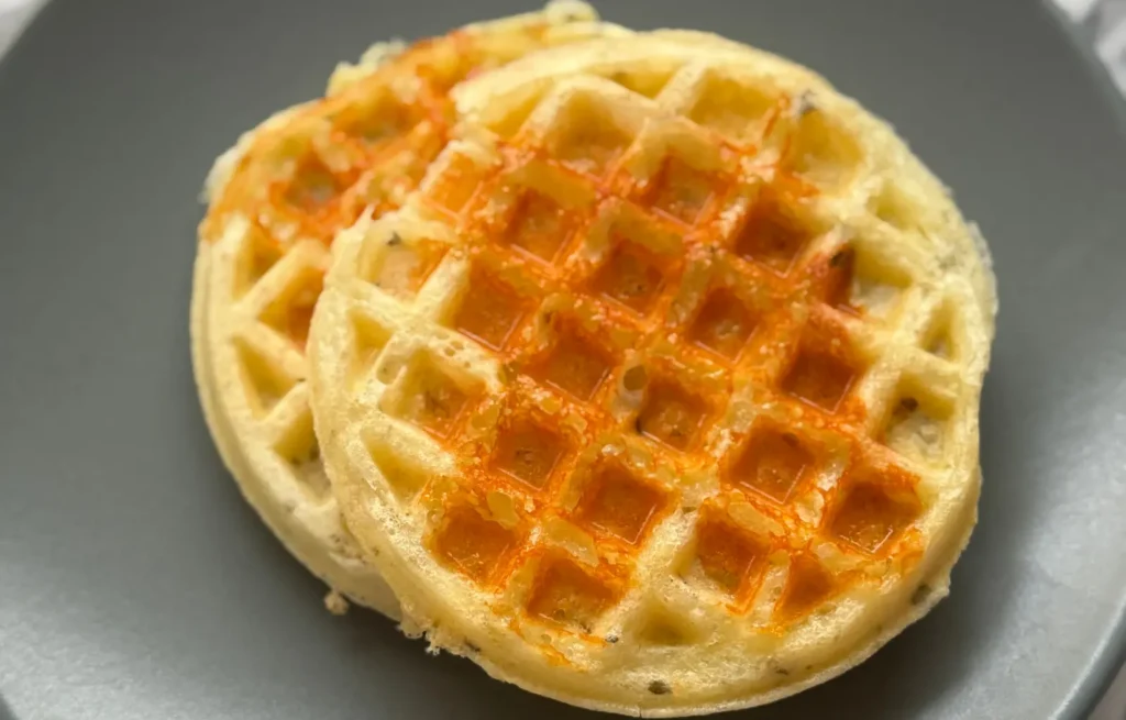 Pão de queijo de waffle para bebê: receita fácil e rápida